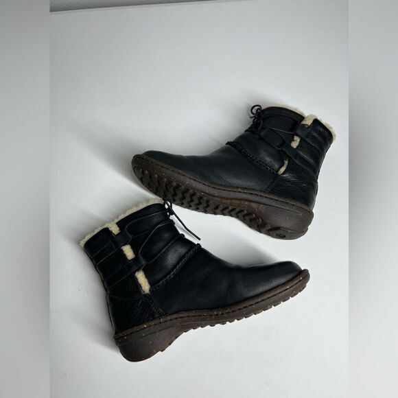 Ugg black leather fur lined tie around winter boots. Size 6 - Picture 9 of 14